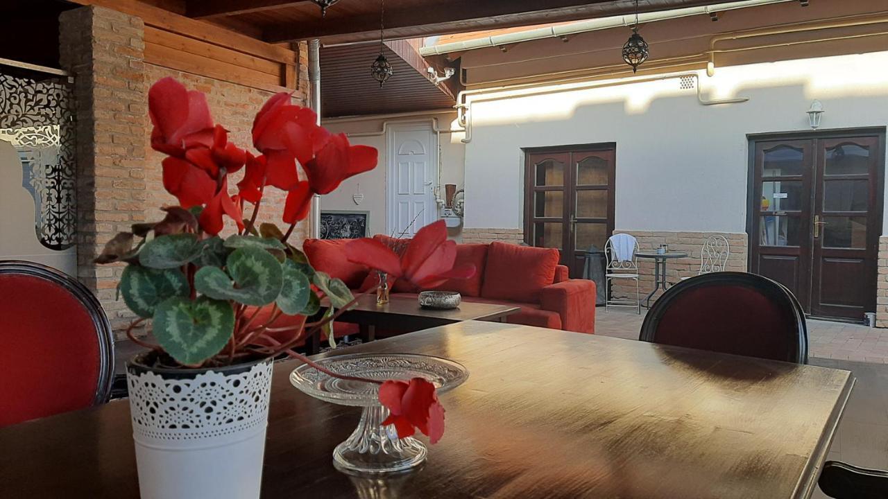 Guest House Romantika Panzio ギュラ エクステリア 写真