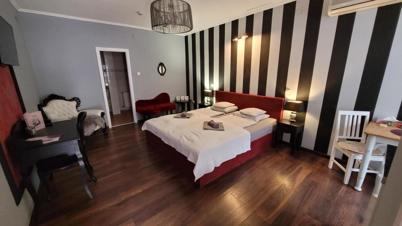 Guest House Romantika Panzio ギュラ エクステリア 写真