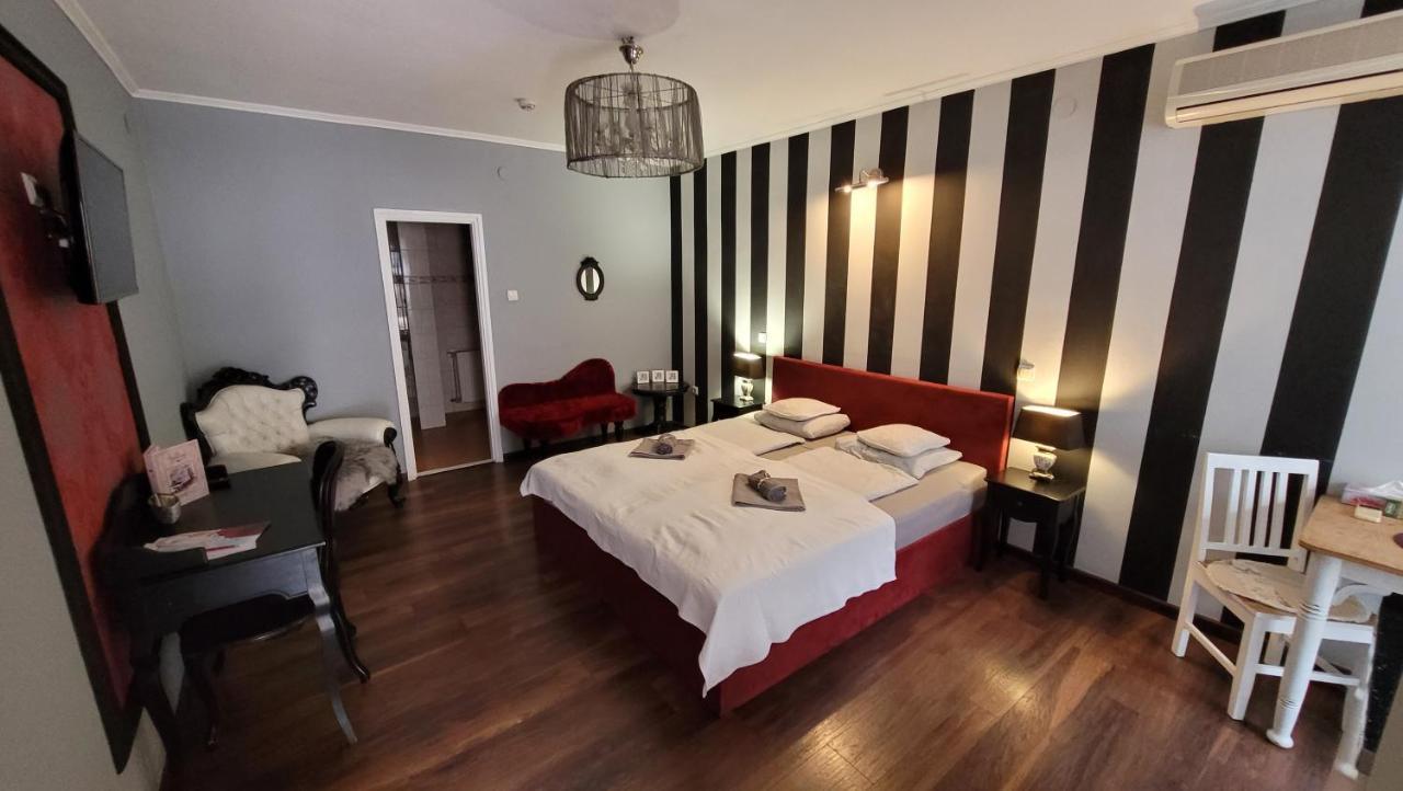 Guest House Romantika Panzio ギュラ エクステリア 写真