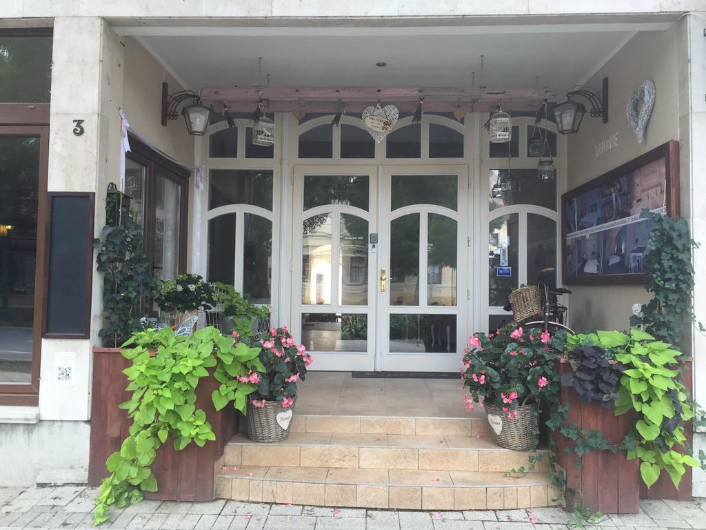 Guest House Romantika Panzio ギュラ エクステリア 写真