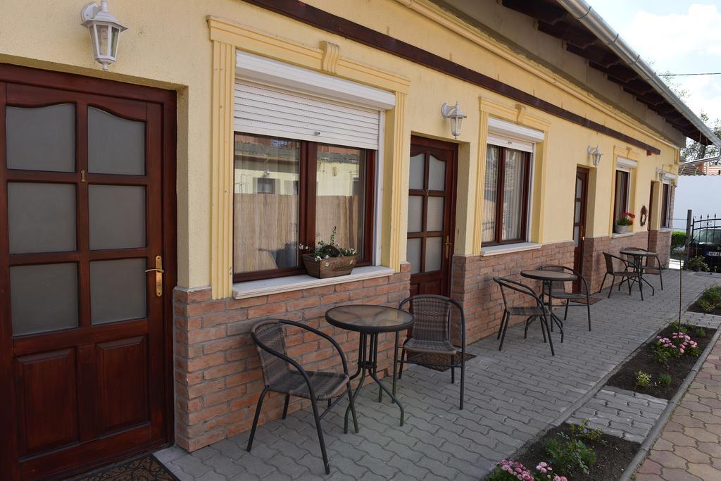 Guest House Romantika Panzio ギュラ エクステリア 写真
