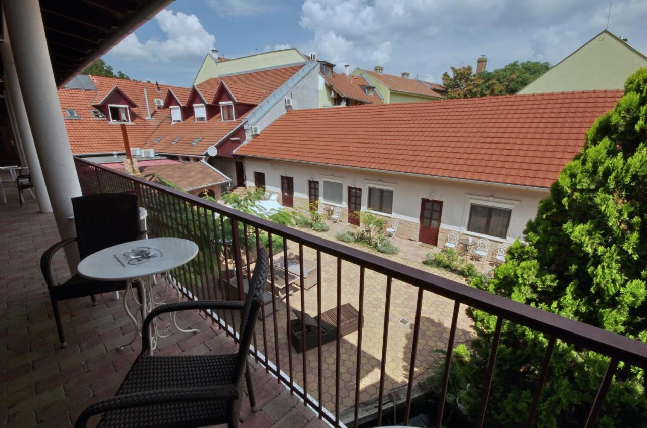 Guest House Romantika Panzio ギュラ エクステリア 写真