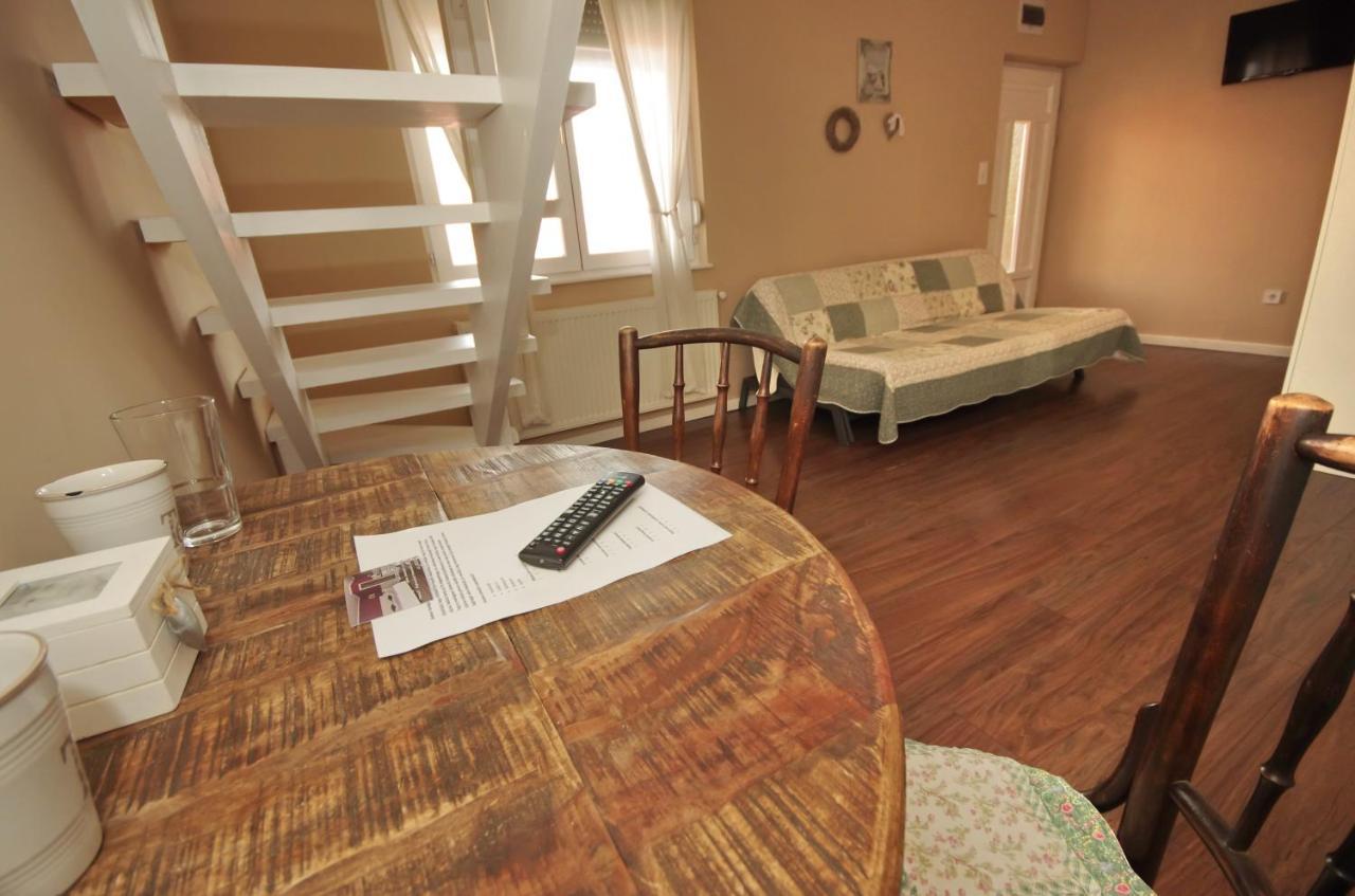 Guest House Romantika Panzio ギュラ エクステリア 写真